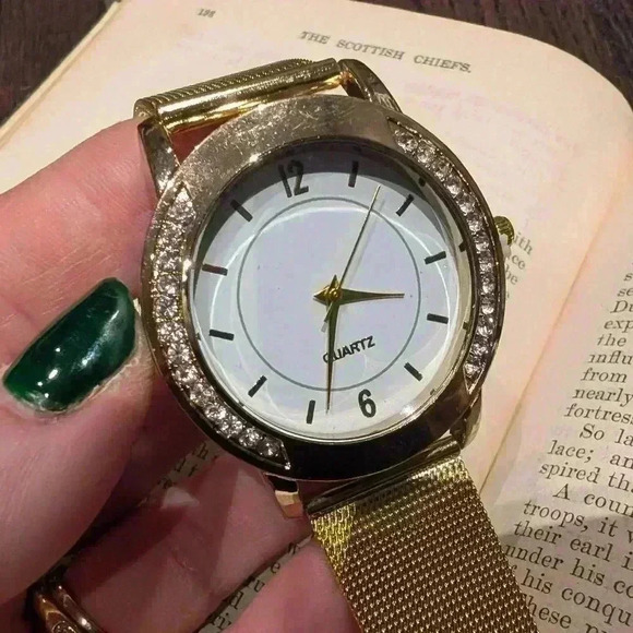 Goldtone  mesh watch - Picture 6 of 8